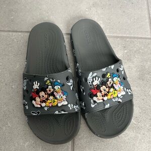 Mickey And Freinds Disney CROCS M6 W8